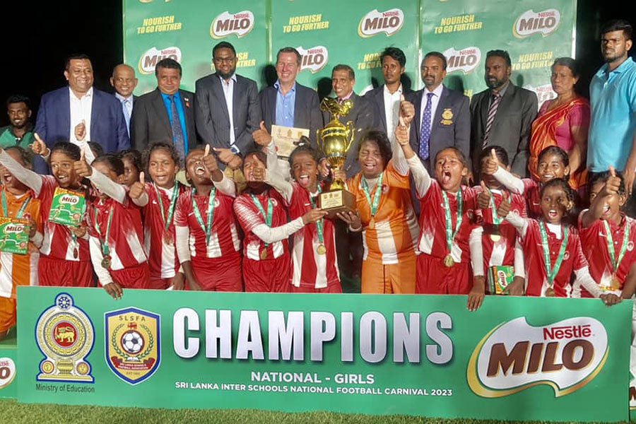 தேசியமட்ட உதைபந்தாட்டத்தில் மகாஜனக் கல்லூரி 12 வயதுப் பெண்கள் சாம்பியன்