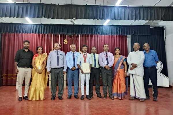 தேசியமட்ட தமிழ்த்தினப் போட்டியில் எலஸ்ரின்ராஜ் தங்கப்பதக்கம்