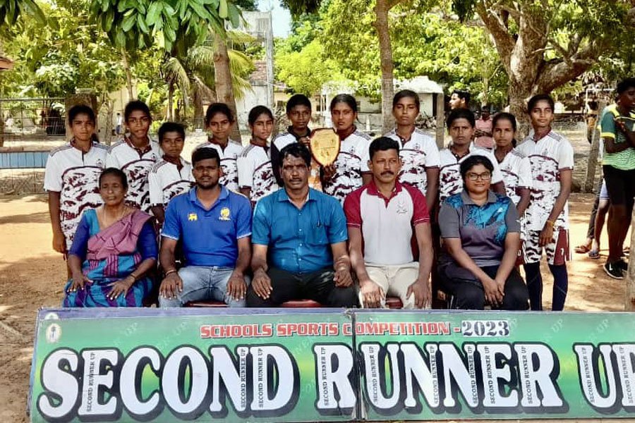 கைப்பந்து போட்டியில் மகாஜனா பெண்கள் அணி வெற்றி