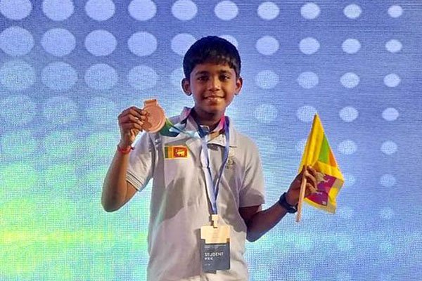 சர்வதேச கணித ஒலிம்பியாட் போட்டியில் டினேசன் வெண்கலப்பதக்கம் பெற்றார்