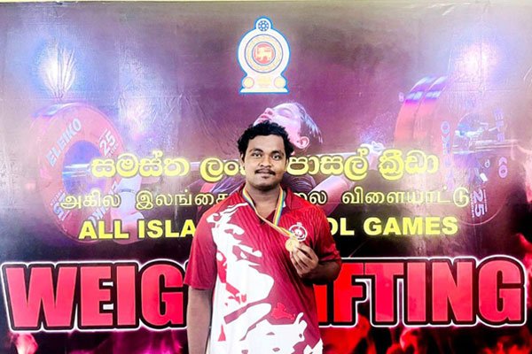 தேசியமட்ட பளுதூக்கல் போட்டியில் ஜெனுசின் தங்கப்பதக்கம்