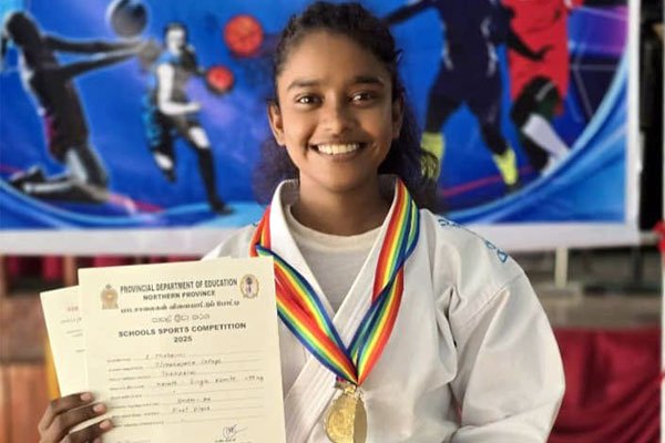 வடமாகாண பாடசாலைகள் கராத்தே போட்டியில் மகாஜன மங்கை மிஷாஜினி சிறந்த வீராங்கனை