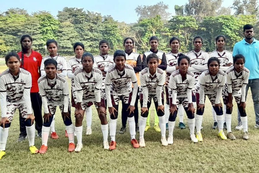 தேசிய மட்ட உதைபந்தாட்ட போட்டியில் மகாஜனா கல்லூரி 18 வயது பெண்கள் இறுதிப்போட்டியில்.