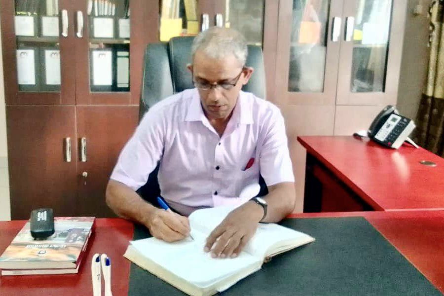 நிறுவுநர் நினைவு நாளான இன்று மகாஜன கல்லூரியின் புதிய அதிபராக இ.புஸ்பரட்ணம் அவர்கள் பதவியேற்றார்.