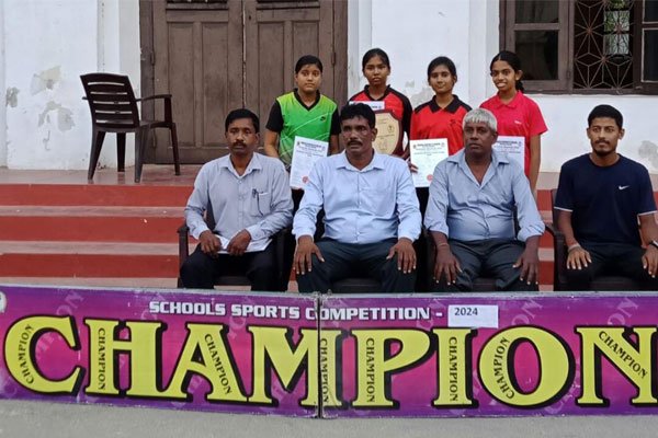 மேசைப்பந்தாட்டத்திலும் சாதனை படைத்தது மகாஜனக் கல்லூரி பெண்கள் அணி