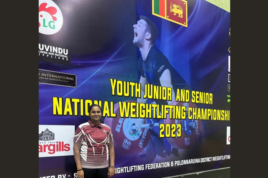 பளு தூக்கலில் சாதனை படைத்தது மகாஜனக் கல்லூரி