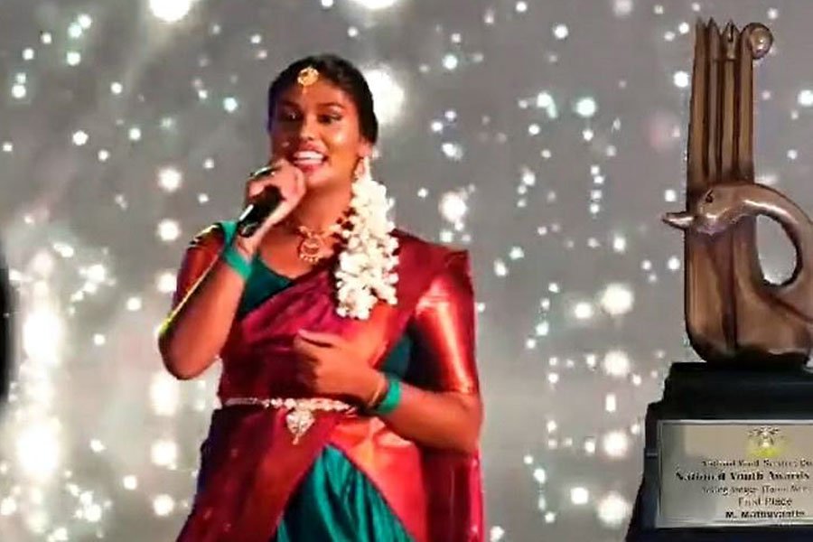 இளம் பாடகர் போட்டியில் தேசிய ரீதியில் தெல்லிப்பழை மகாஜனா கல்லூரி மாணவி சாதனை!